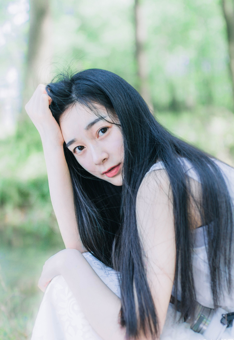 “我已命人将你妻子接走，秋毫无犯。”法正淡然道。